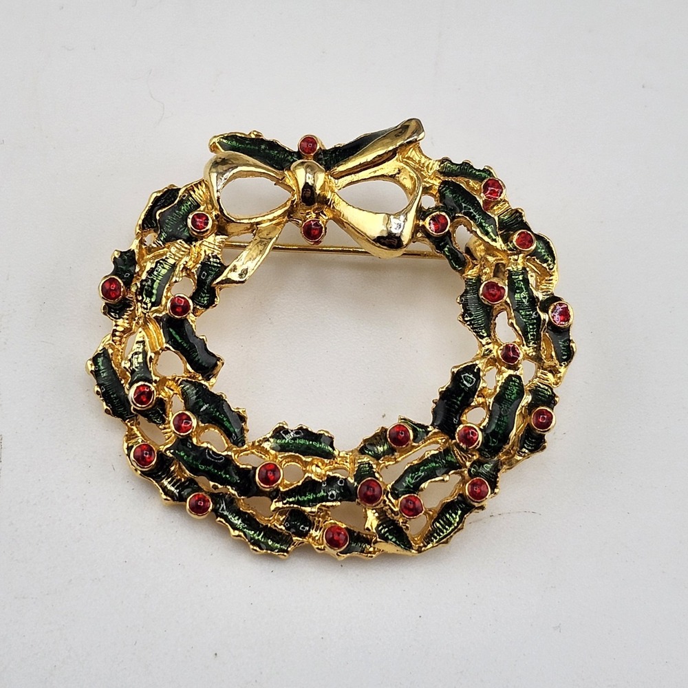 CHRISTMAS HOLIDAY WREATH,‎ Green And Gold Tone With Red Rhinestones EUC